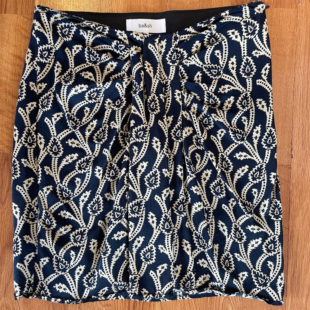 Patterned mini skirt